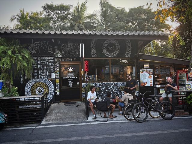 highbis cafe บางกะเจ้า food coffee & cannabis weed shop storefront