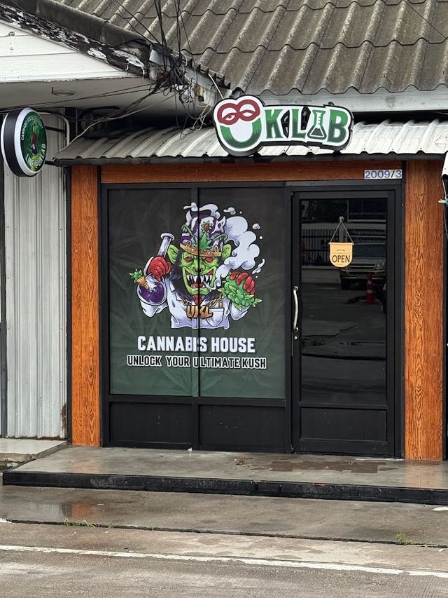 UKLAB Weed Dispensary near BTS Bearing storefront