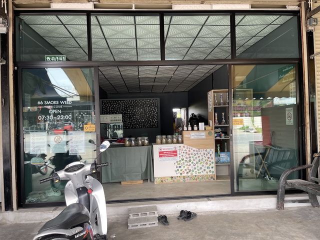 66 SMOKE WEED storefront