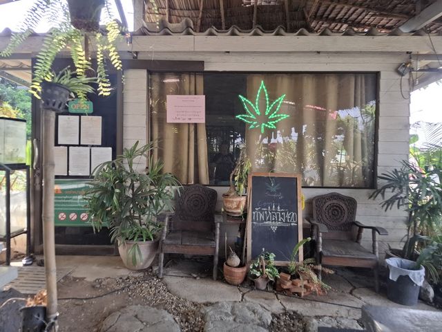 ทัพหลวง420 | Thap Luang 420 | Thailand storefront