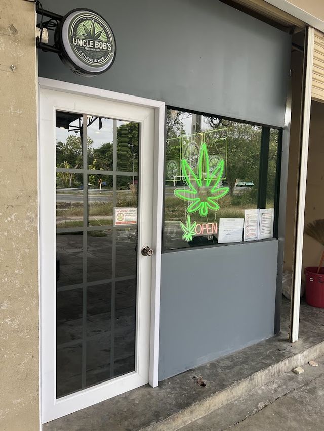 UNCLE BOB'S 420 storefront