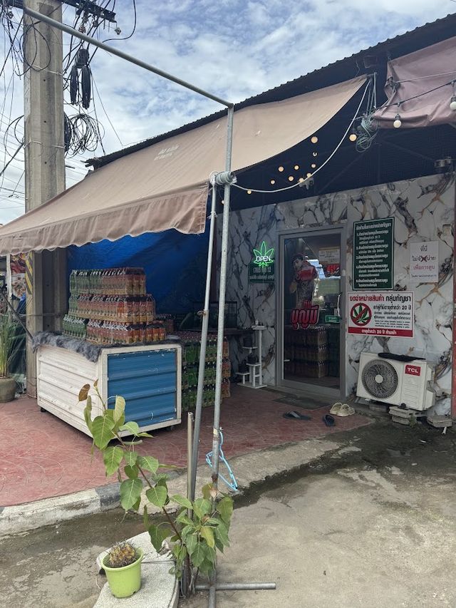 กัญชาบุญมี BUNMEE Cannabis shop storefront
