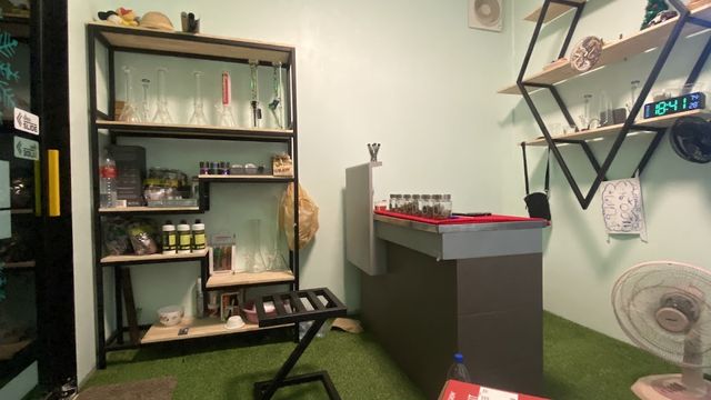 ร้านกัญชาถูกกฎหมาย LORD CANNABIS CHOP STORE storefront