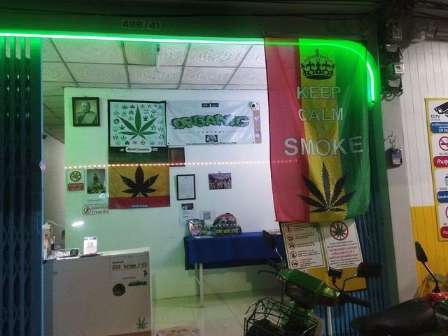 กัญชลี Cannabis Shop storefront