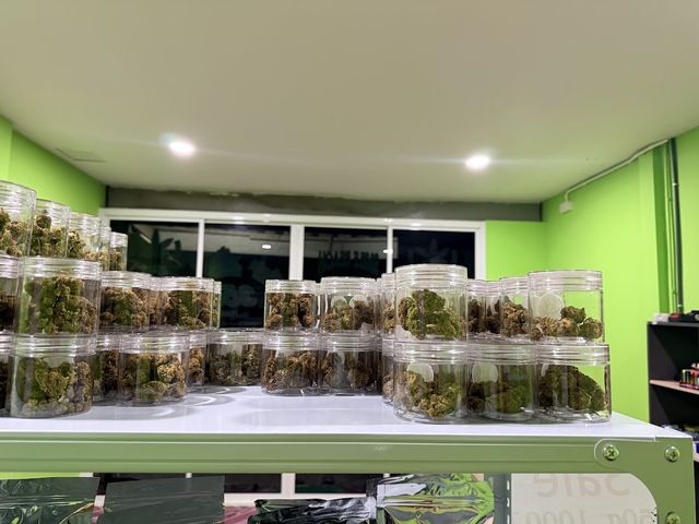 Cannabis Smile Beach3 storefront