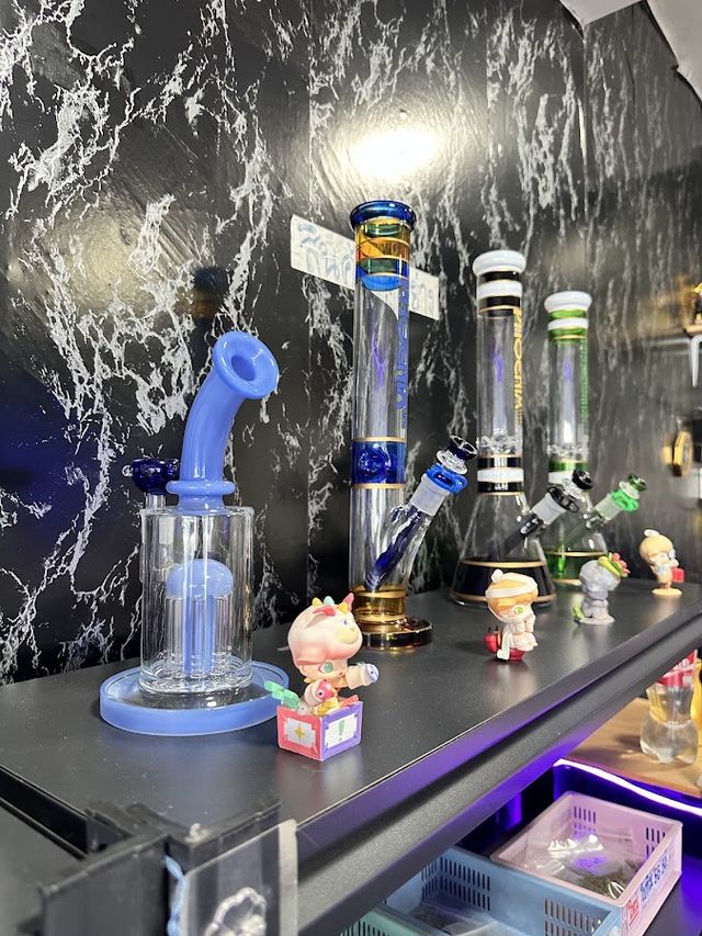 ร้านกัญชา Wild 420 Cannabis store storefront