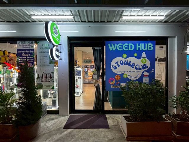 WEED HUB storefront