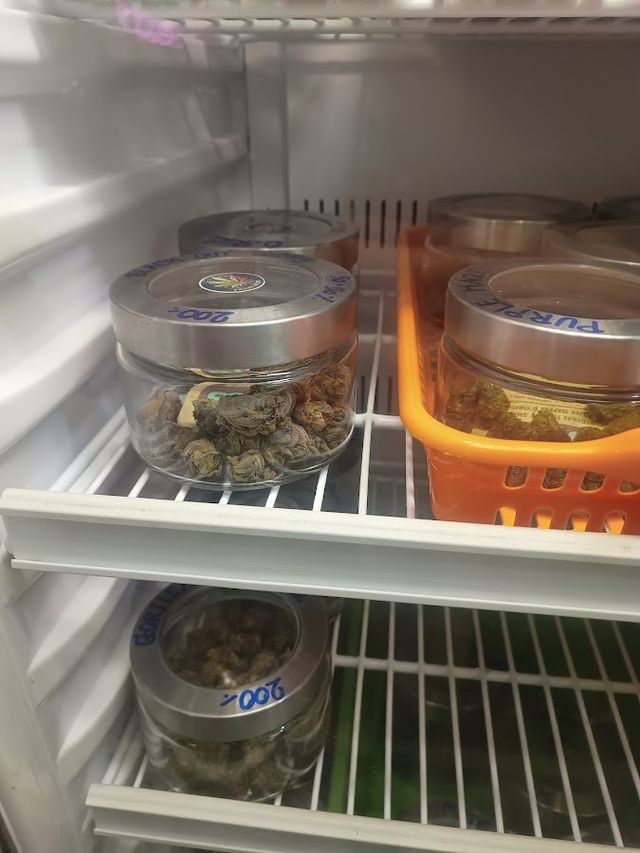 Smoke Weed ทุ่งวัวแล่น storefront in Chumphon