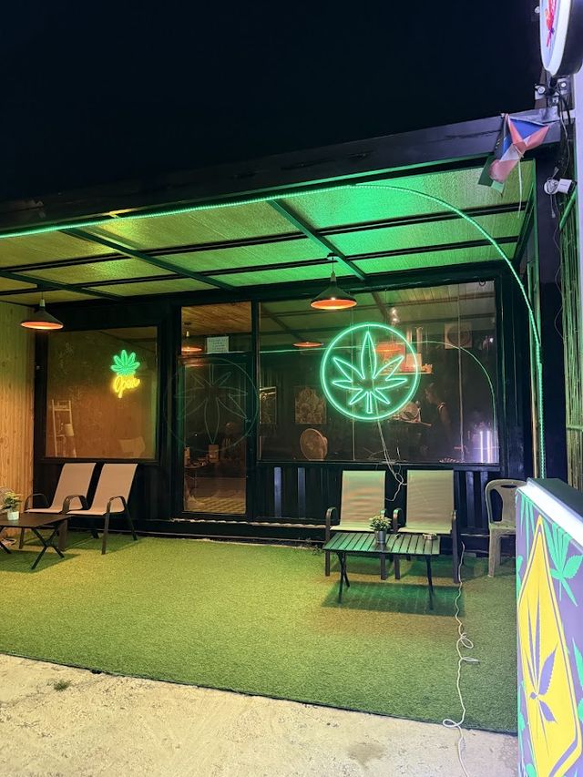 Tropical Thunder | Weed Cannabis Dispensary 大麻 storefront