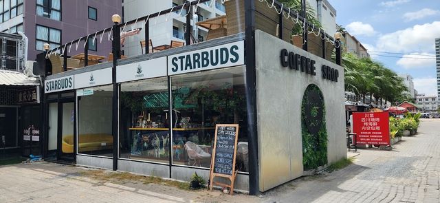 Starbuds Cannabis Tipp Plaza storefront
