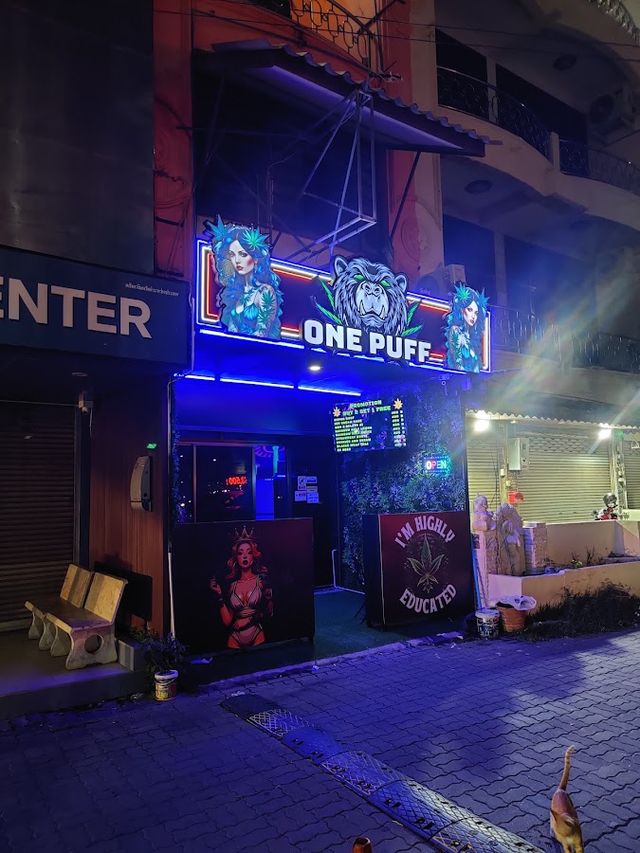 One puff weed 2 storefront