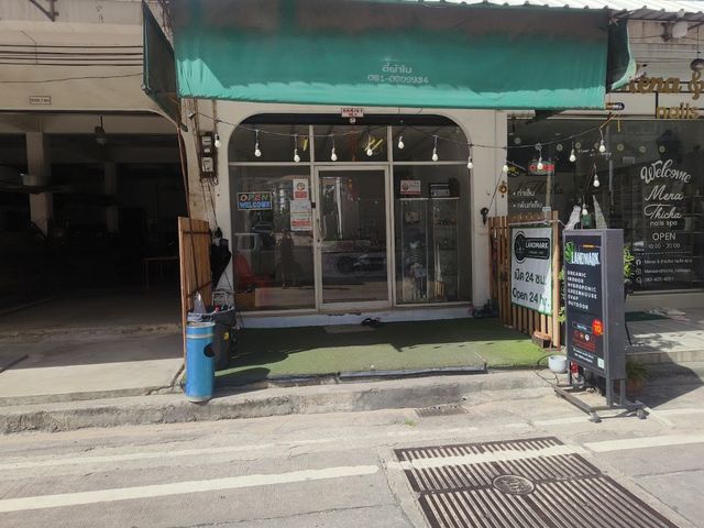 Landmark Cannabis Wholesale storefront