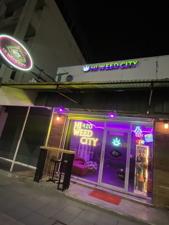 HI WEED CITY ( 大麻店 ) storefront