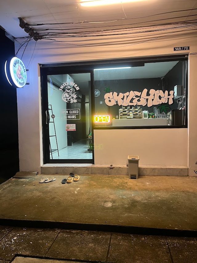 SMILE HIGH storefront