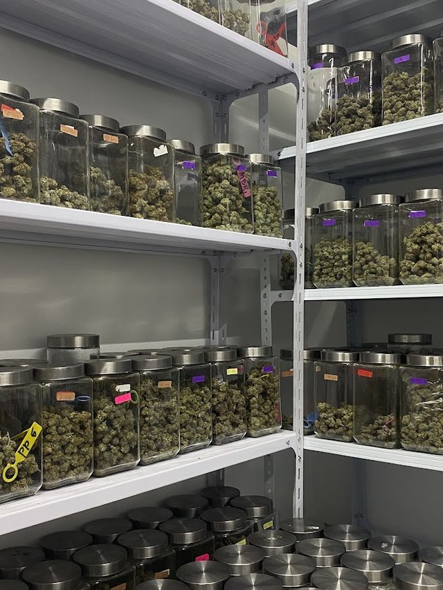 รักกัญCNC กัญชา cannabis storefront