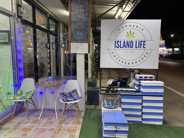 Island Life Cannabis Shop storefront