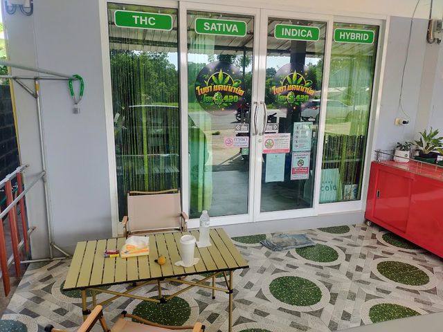 ร้านใบชา แคนนาบิส โฮก 420 storefront in Ubon Ratchathani