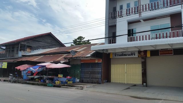 แครรี่วีดส์ Cannabis Shop storefront
