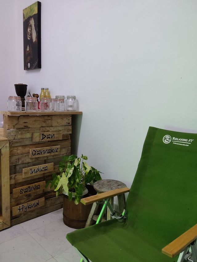 Dan cannabis storefront