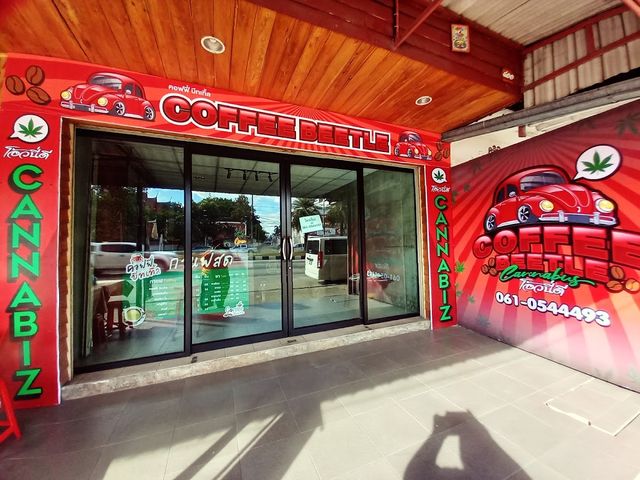 ร้านขายกัญชานางรอง โอ้วนี่ดี-cannabis & coffee beetle storefront