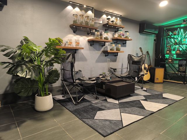 SWEED CANNABIS storefront