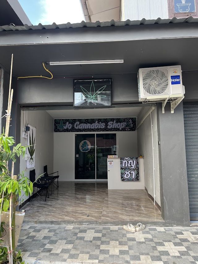 Jo Cannabis Shop storefront