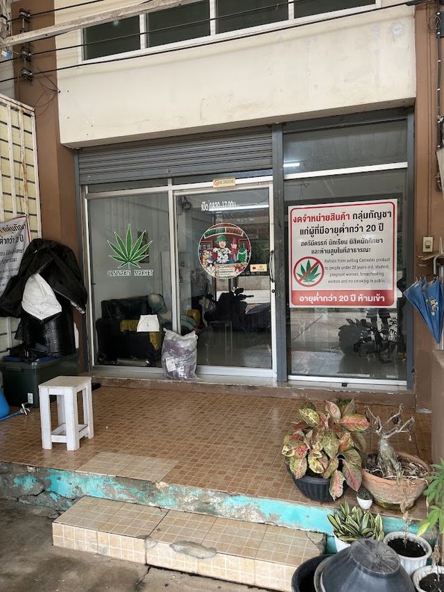 Cannabis Market2 storefront