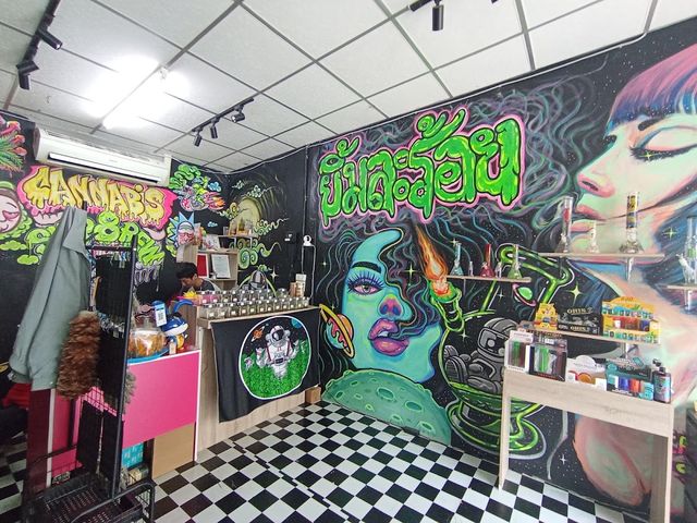 Cannabis shop 8rew storefront