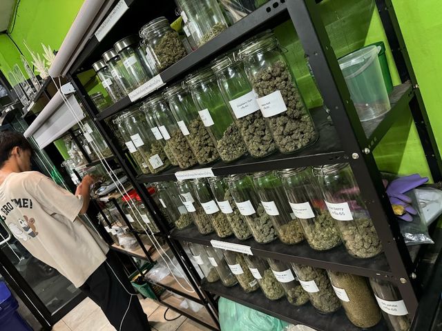 FC : Weed Cannabis Shop (ร้านบังปัน กระท่อมซิ่ง) storefront