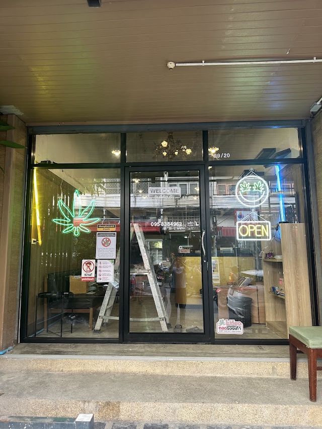 Feeling weed storefront