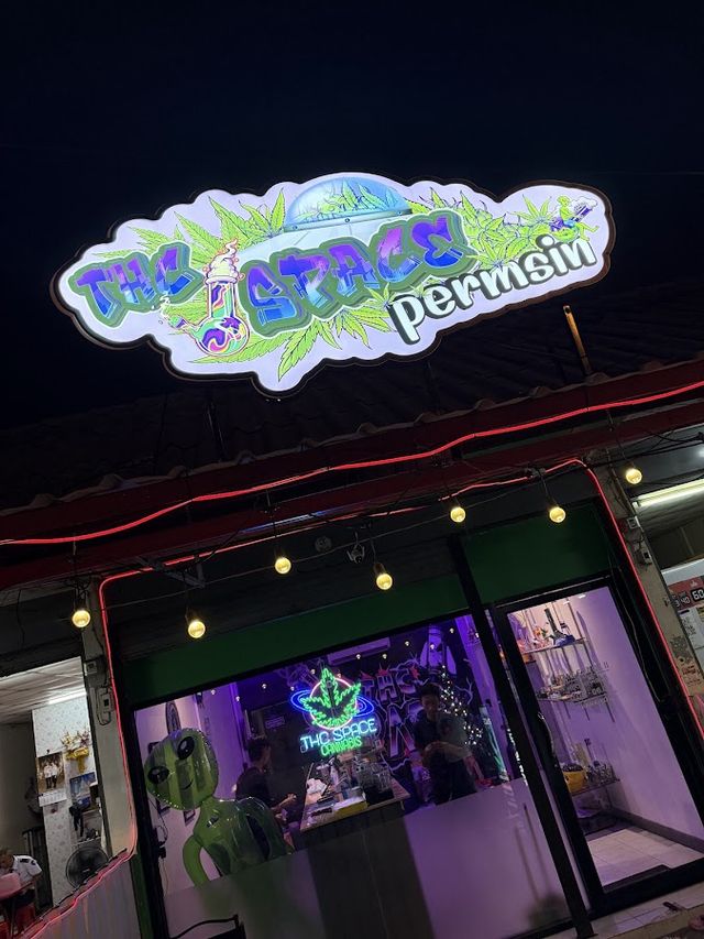 THC SPACE สาขาเพิ่มสิน cannabis dispensary storefront