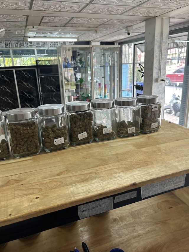 Feel good Cannabis สาขา คลองสาม storefront