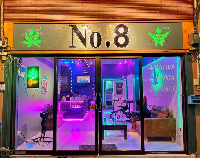 ร้านกัญชา Weed No.8 (สูงเนิน) storefront