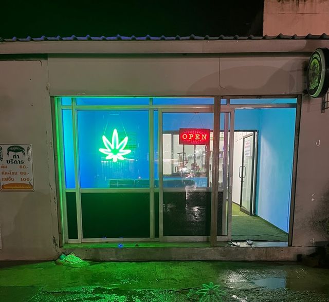 ร้านกัญชาOzone Cannabis storefront