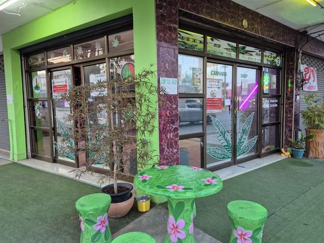 THIP'S CANNABIS SHOP สาขา 2 storefront