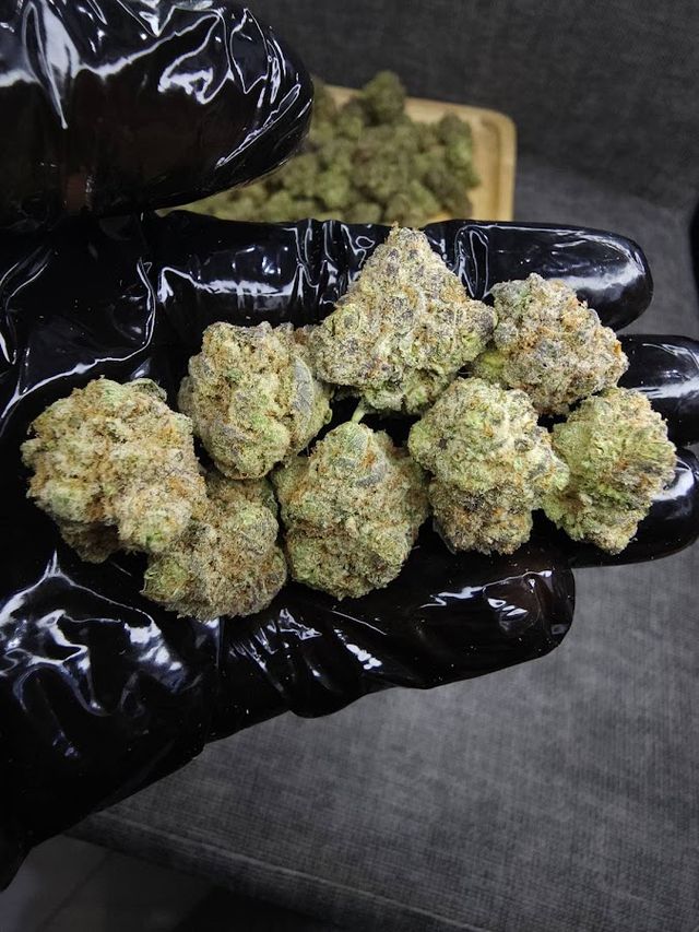 Cannabis (กัญชาสร้างรอยยิ้ม) storefront
