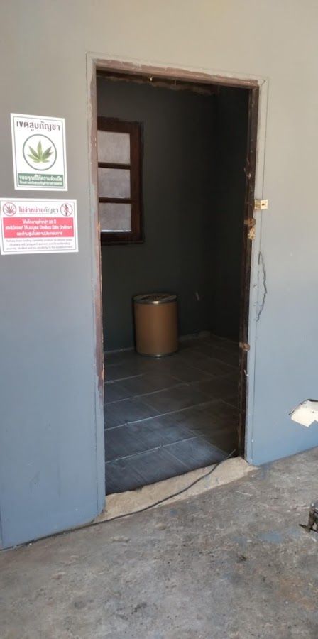 สีนวล cannabis shop storefront