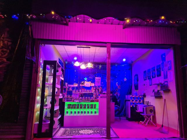 กัญชาห้วยหลวง cannabis storefront