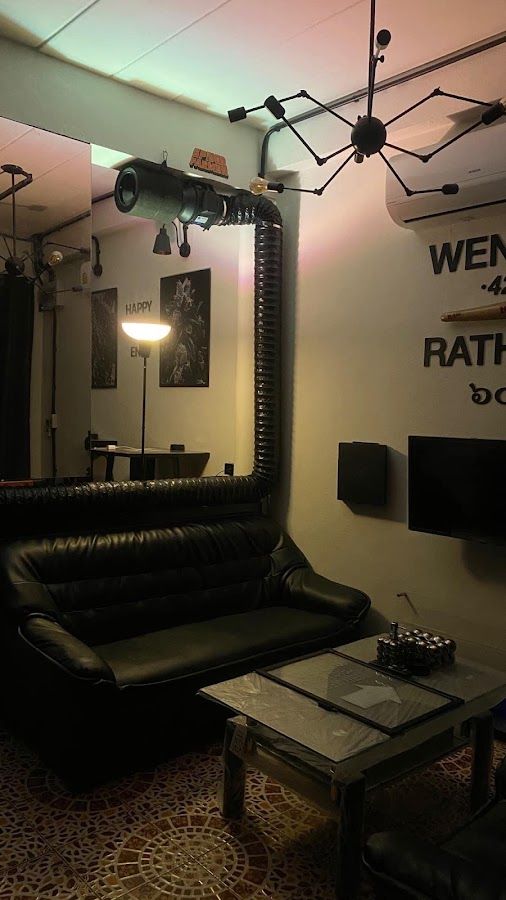 Cannabis shop nan storefront