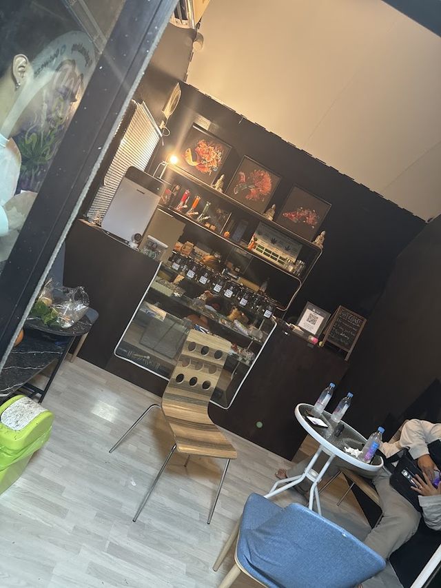 God Weed storefront